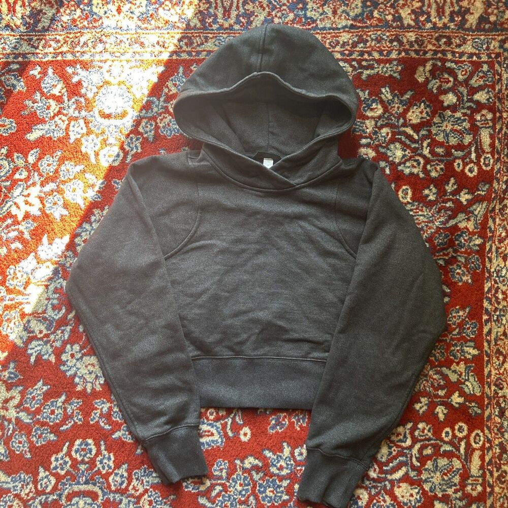 Lululemon crop top hoodie Pull over women’s size 2 All Yours Gray